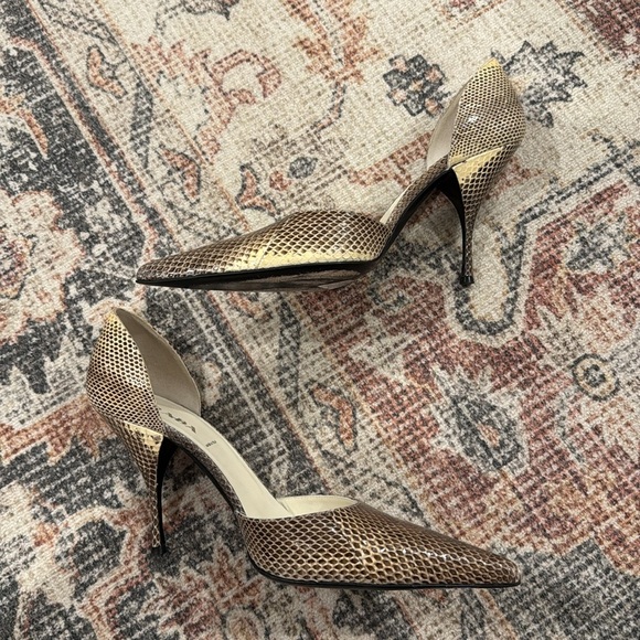 Authentic Prada Snakeskin Pointed Toe Pumps, Size 9.5 / IT 39.5 - Picture 10 of 12
